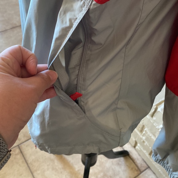 Columbia Women’s light weight  jacket size medium. - Picture 6 of 7